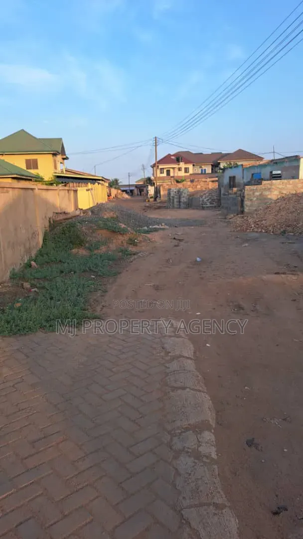 Land for Sale in Community 25