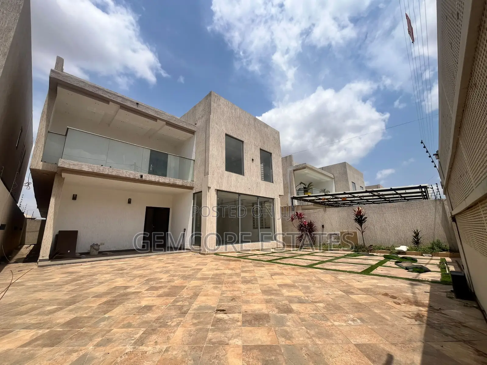 4bdrm House in Ars, East Legon for sale in East Legon