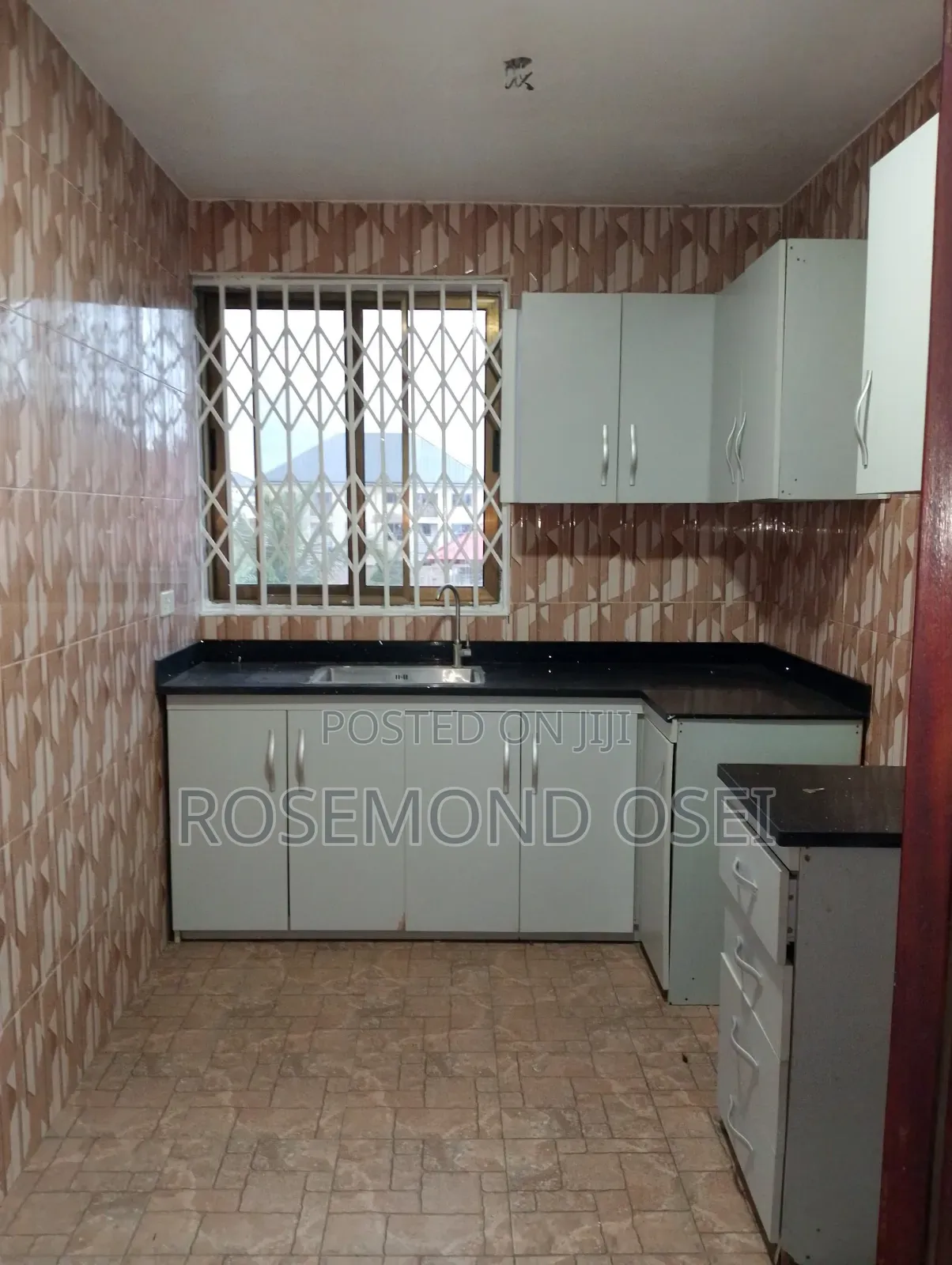 3bdrm Apartment in Madina, Zongo Junction for rent in Zongo Junction