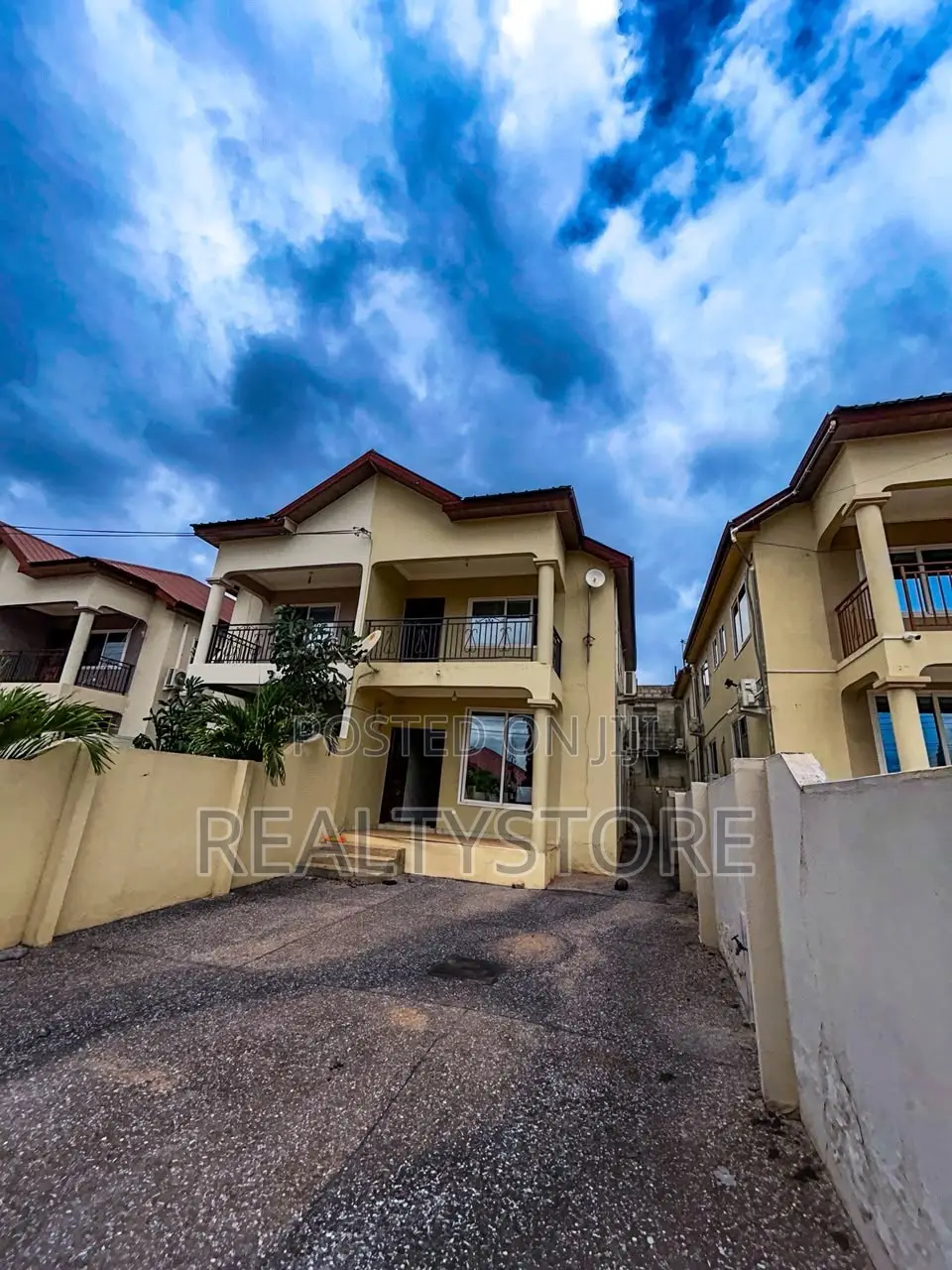 3bdrm Duplex in Abokobi, Accra Metropolitan for sale in Accra Metropolitan