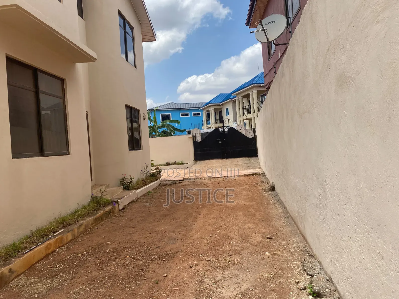 8bdrm House in Ankonam Oyarifa, Owusu Ansah for sale in Owusu Ansah