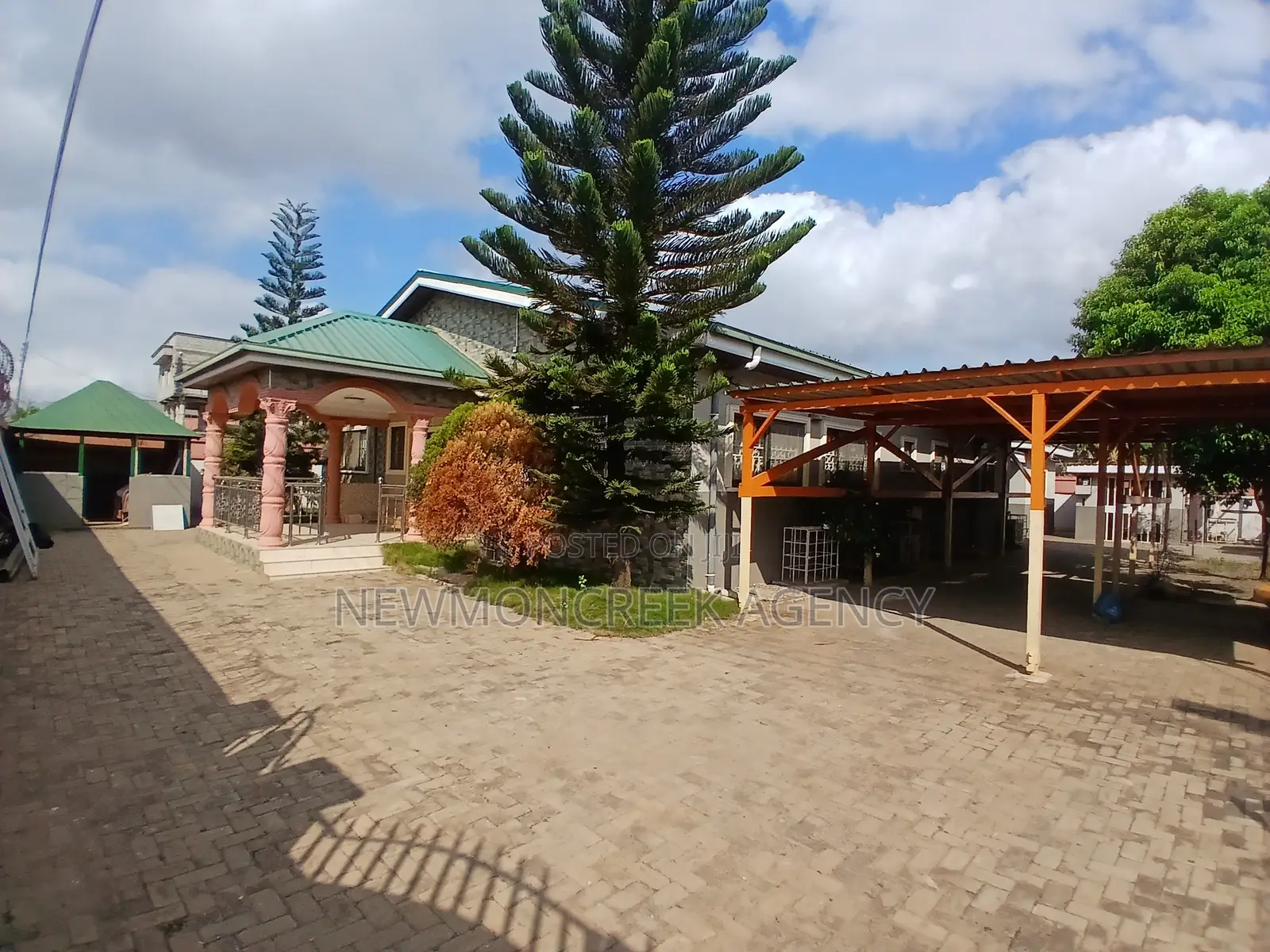 4bdrm Bungalow in Oyibi Sasabi, Sasaabi for sale in Sasaabi