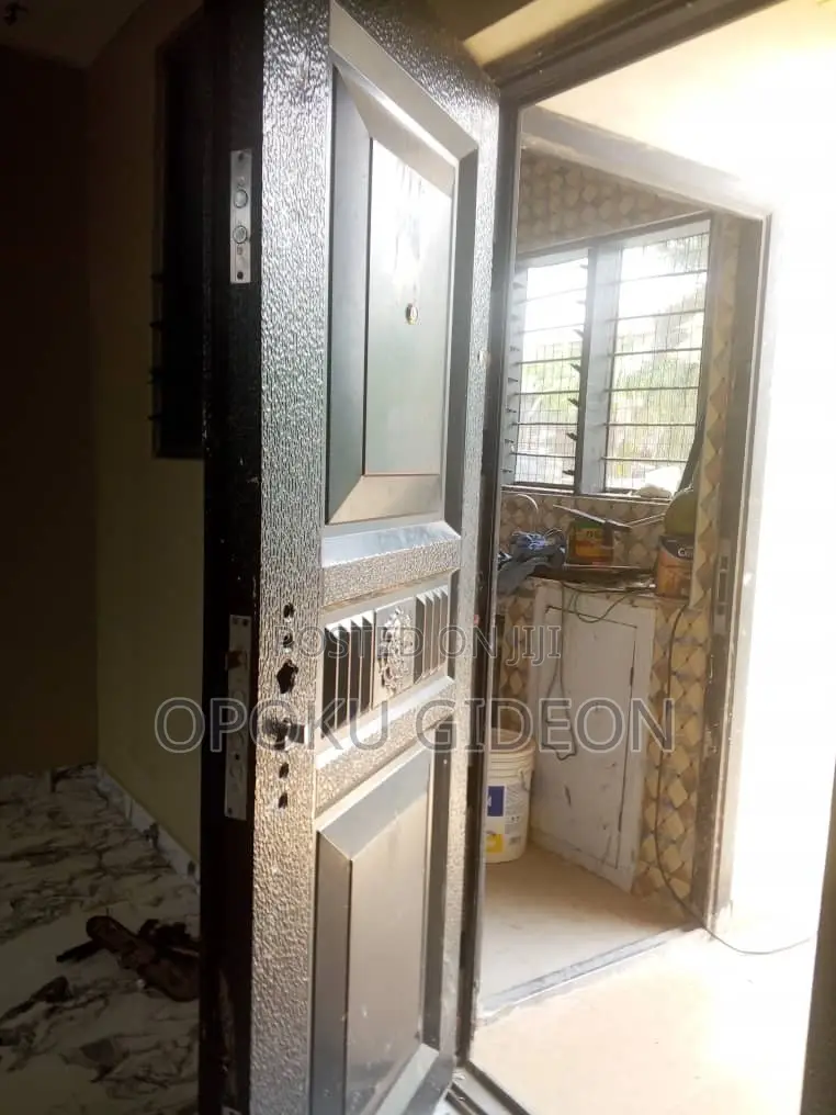1bdrm Room & Parlour in Canada, Olebu for rent in Olebu