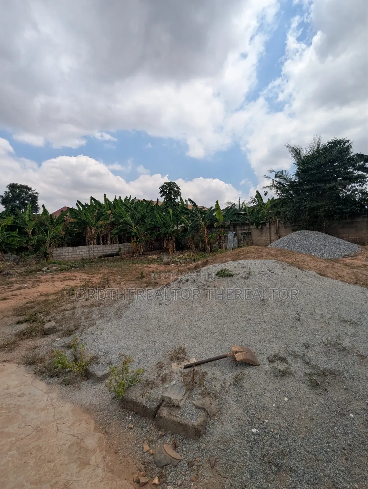 One Plot for Sale in Ofankor