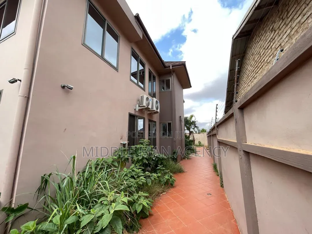 Furnished 5bdrm Mansion in Middle Man Agency, Kumasi Metropolitan in Kumasi Metropolitan
