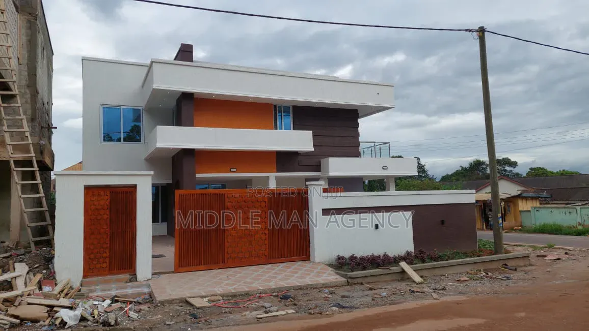 Furnished 4bdrm Mansion in Middle Man Agency, Kumasi Metropolitan in Kumasi Metropolitan