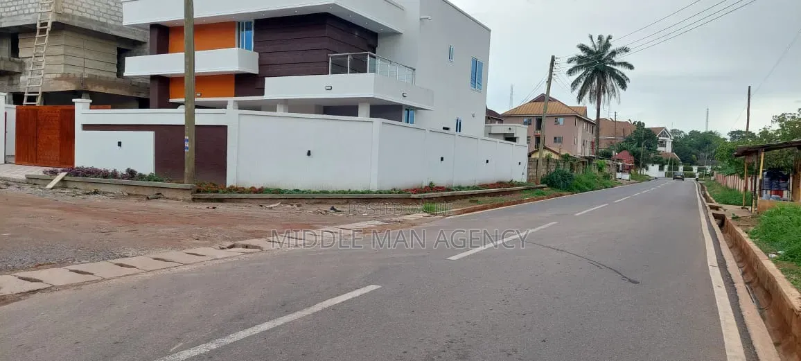 Furnished 4bdrm Mansion in Middle Man Agency, Kumasi Metropolitan in Kumasi Metropolitan