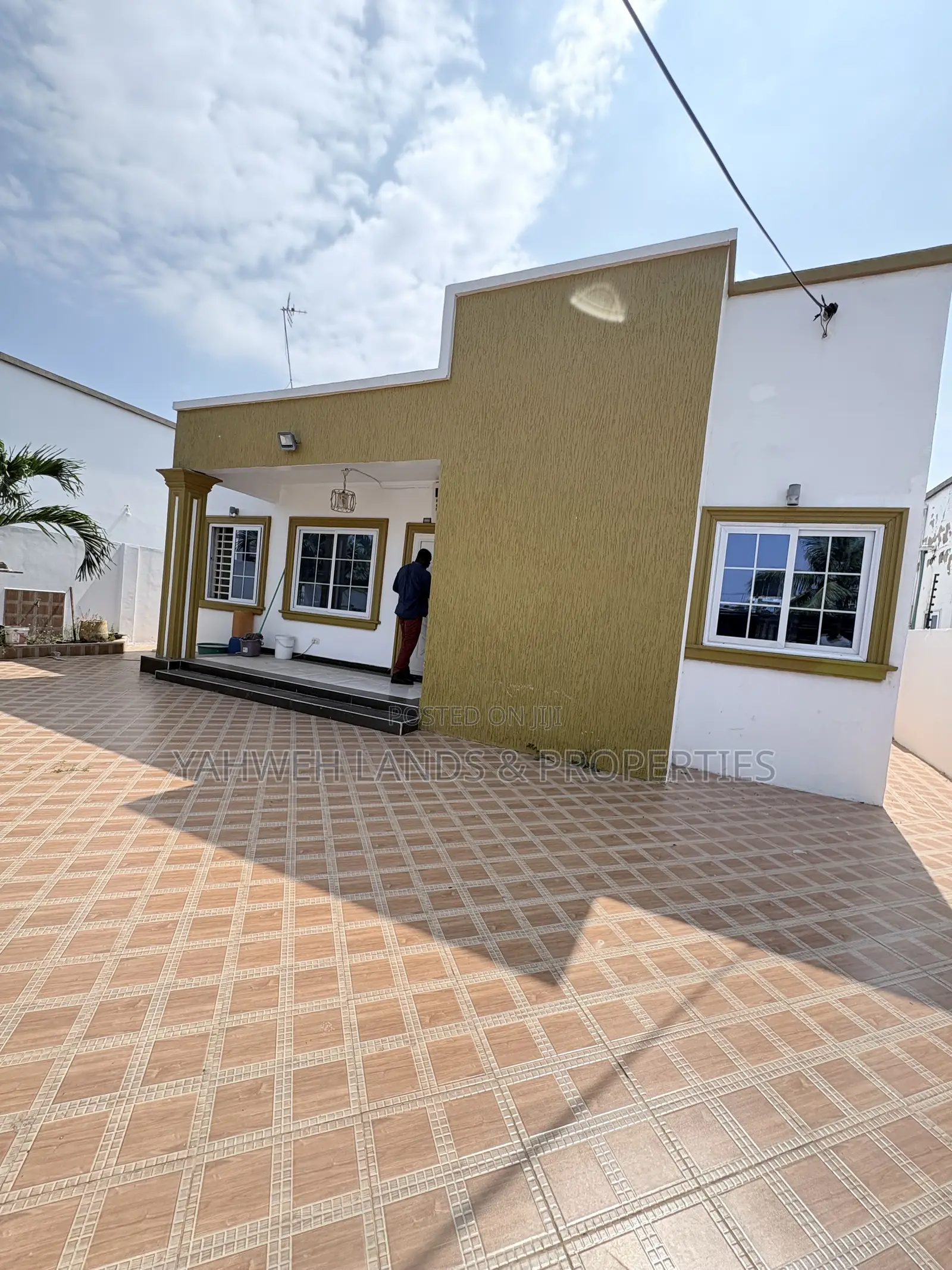 3bdrm House in Community 18 Block, Spintex for rent in Spintex