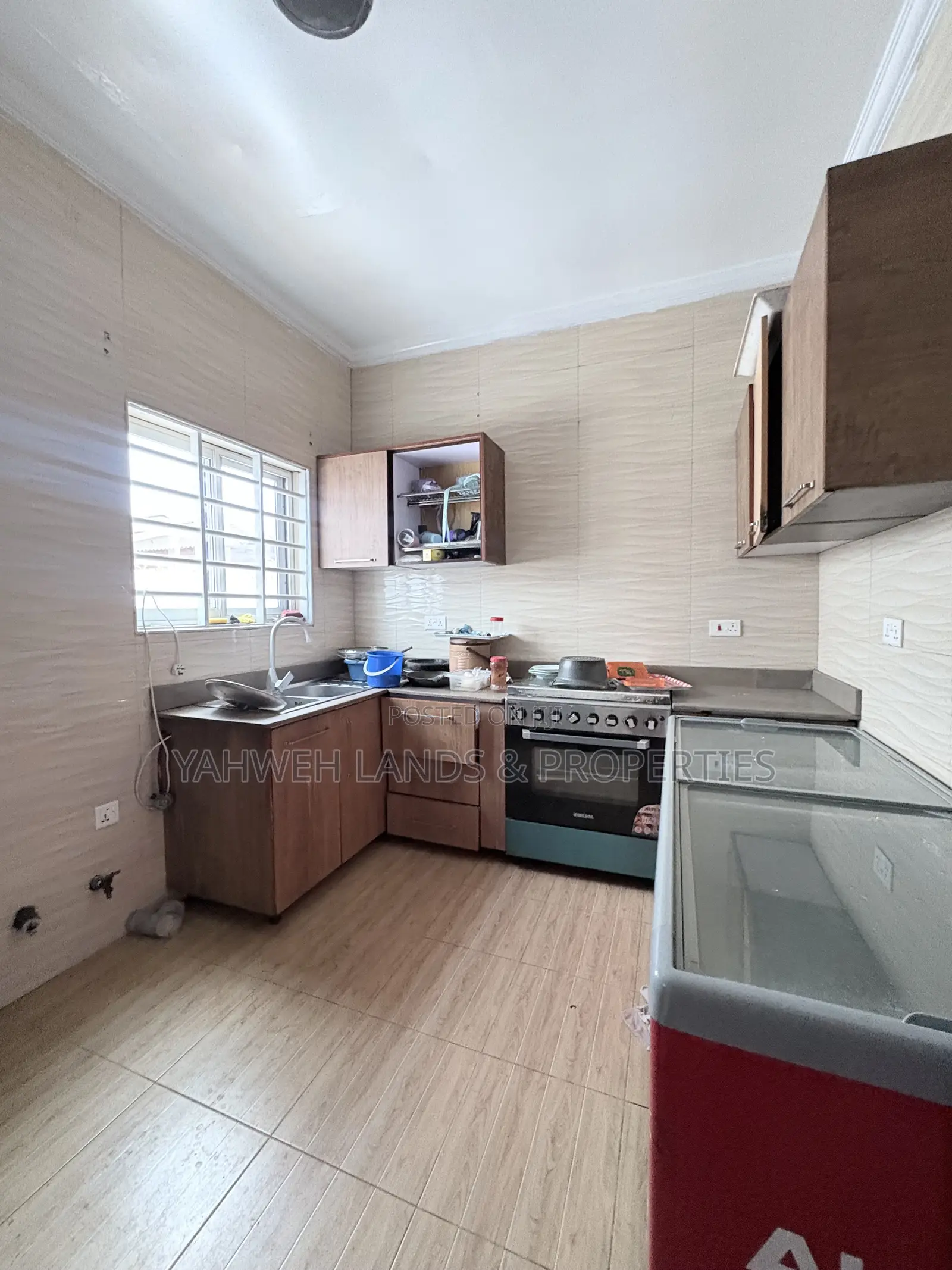 3bdrm House in Community 18 Block, Spintex for rent in Spintex