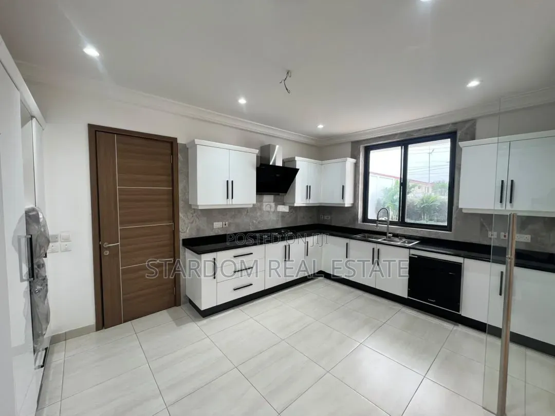 4bdrm Duplex in East Legon, American House for rent in American House