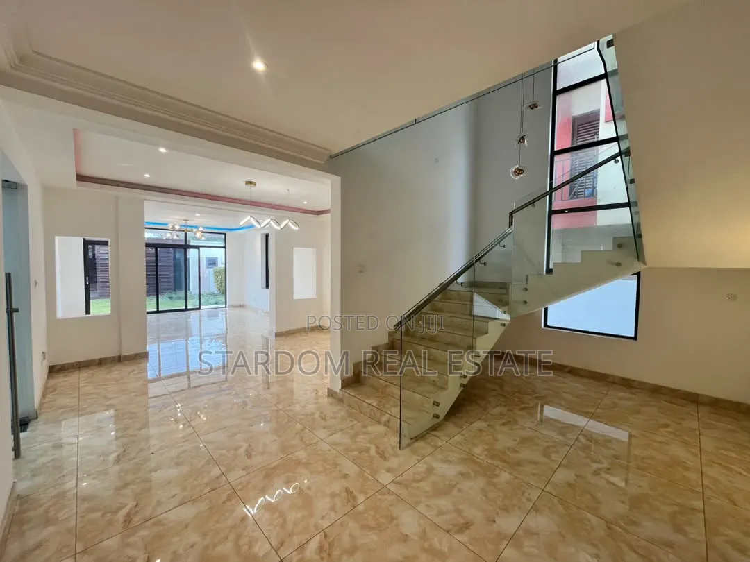 4bdrm Duplex in East Legon, American House for rent in American House