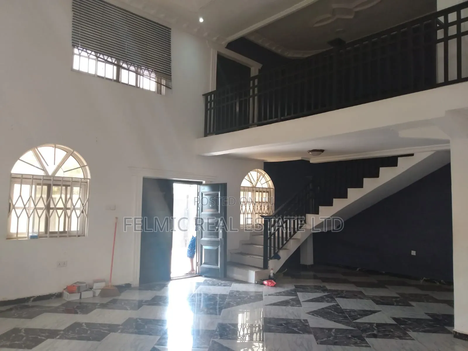 4bdrm Duplex in Kwabenya Abuom, Accra Metropolitan for sale in Accra Metropolitan