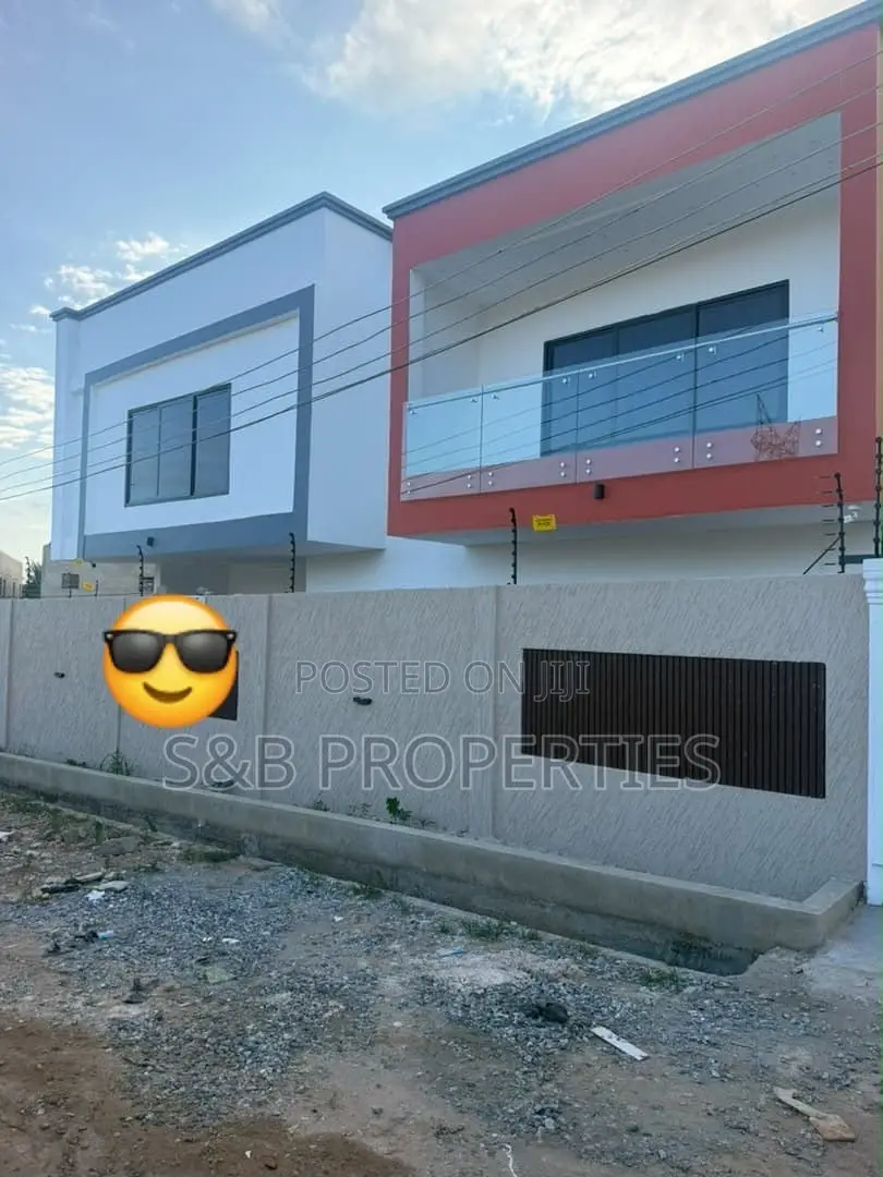 4bdrm Duplex in Kwabenya for sale in Kwabenya