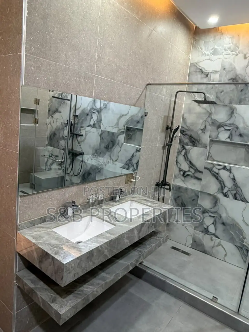 4bdrm Duplex in Kwabenya for sale in Kwabenya