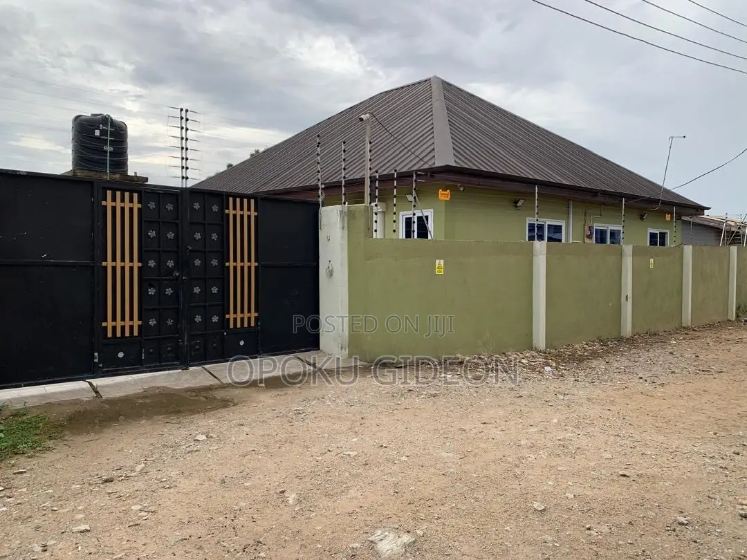 3bdrm House in Ayawaso, Olebu for sale in Olebu