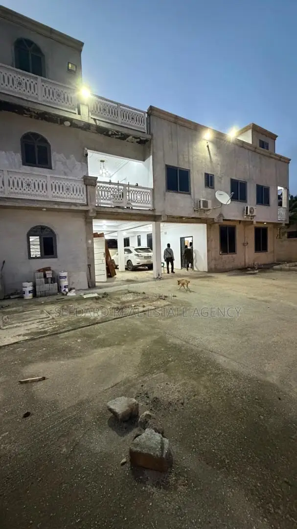 Furnished 6bdrm House in Sefdard Properties, Amasaman for sale in Amasaman