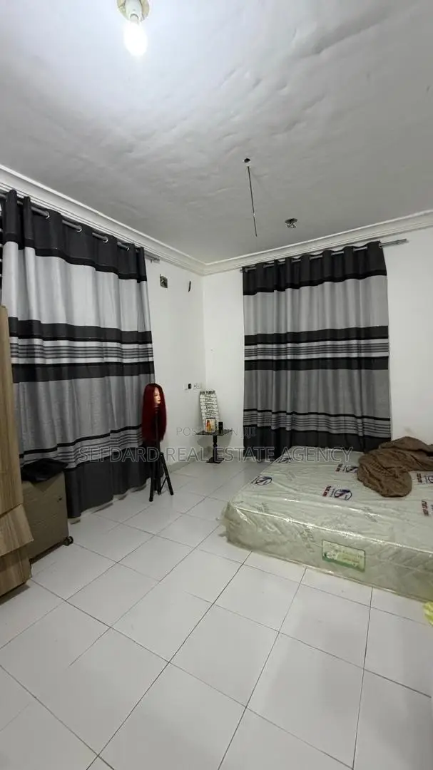 Furnished 6bdrm House in Sefdard Properties, Amasaman for sale in Amasaman