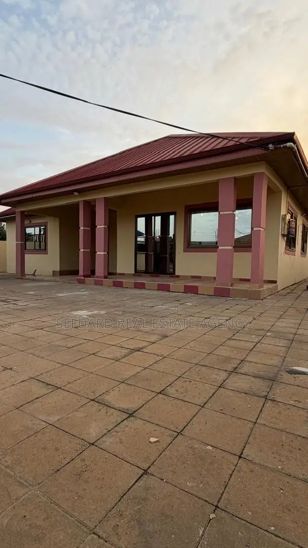 3bdrm House in Sefdard Properties, Amasaman for sale in Amasaman