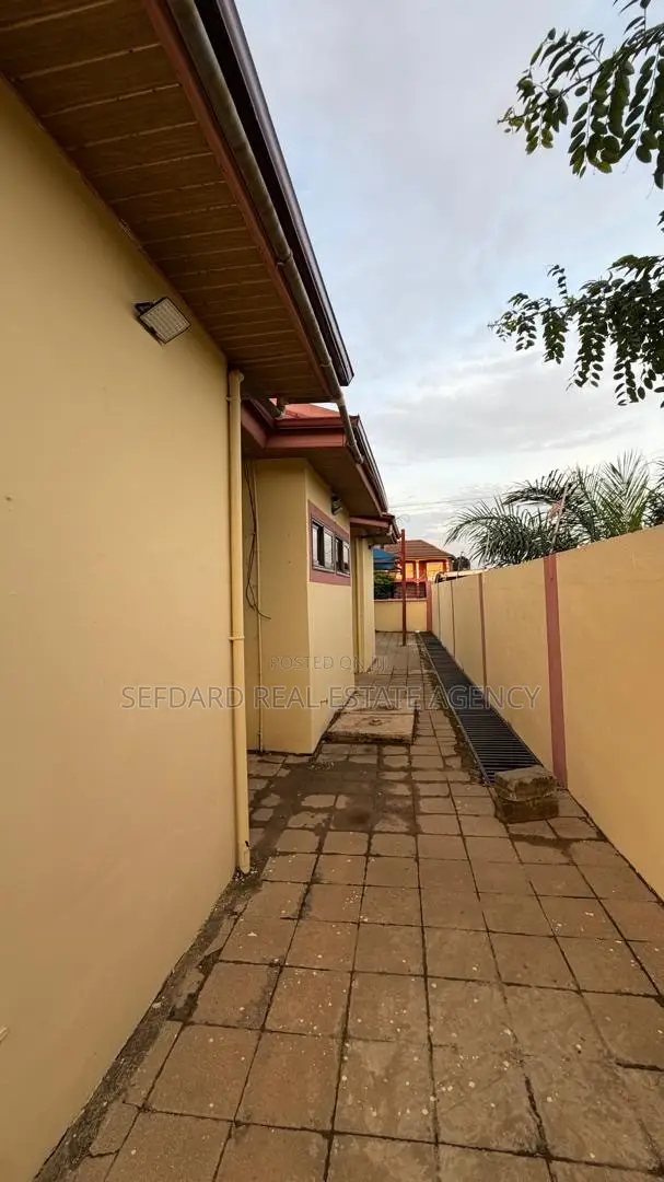 3bdrm House in Sefdard Properties, Amasaman for sale in Amasaman