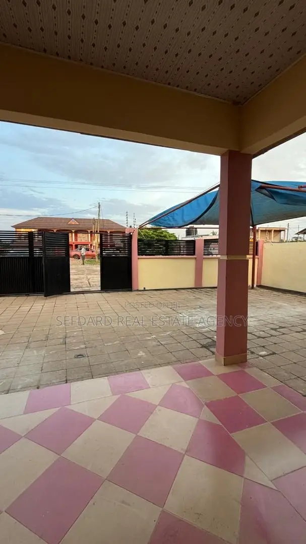 3bdrm House in Sefdard Properties, Amasaman for sale in Amasaman
