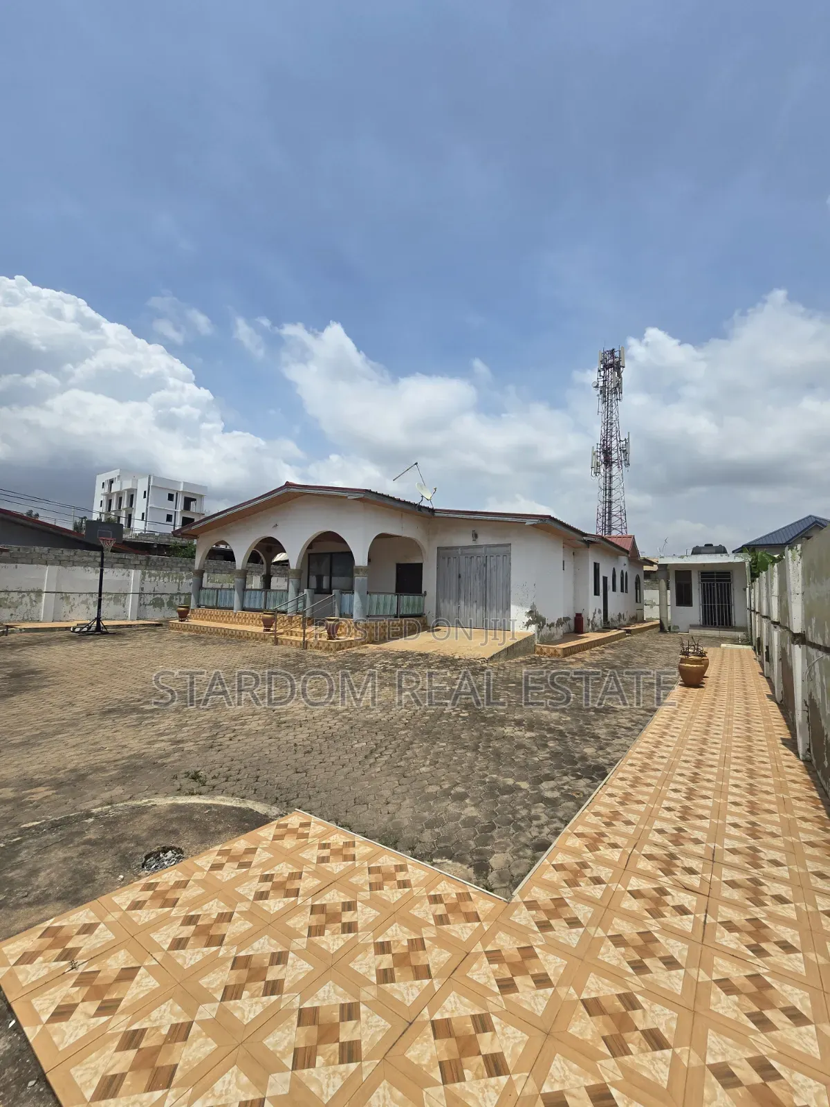 4bdrm House in Baatsona Spintex for sale in Baatsona Total
