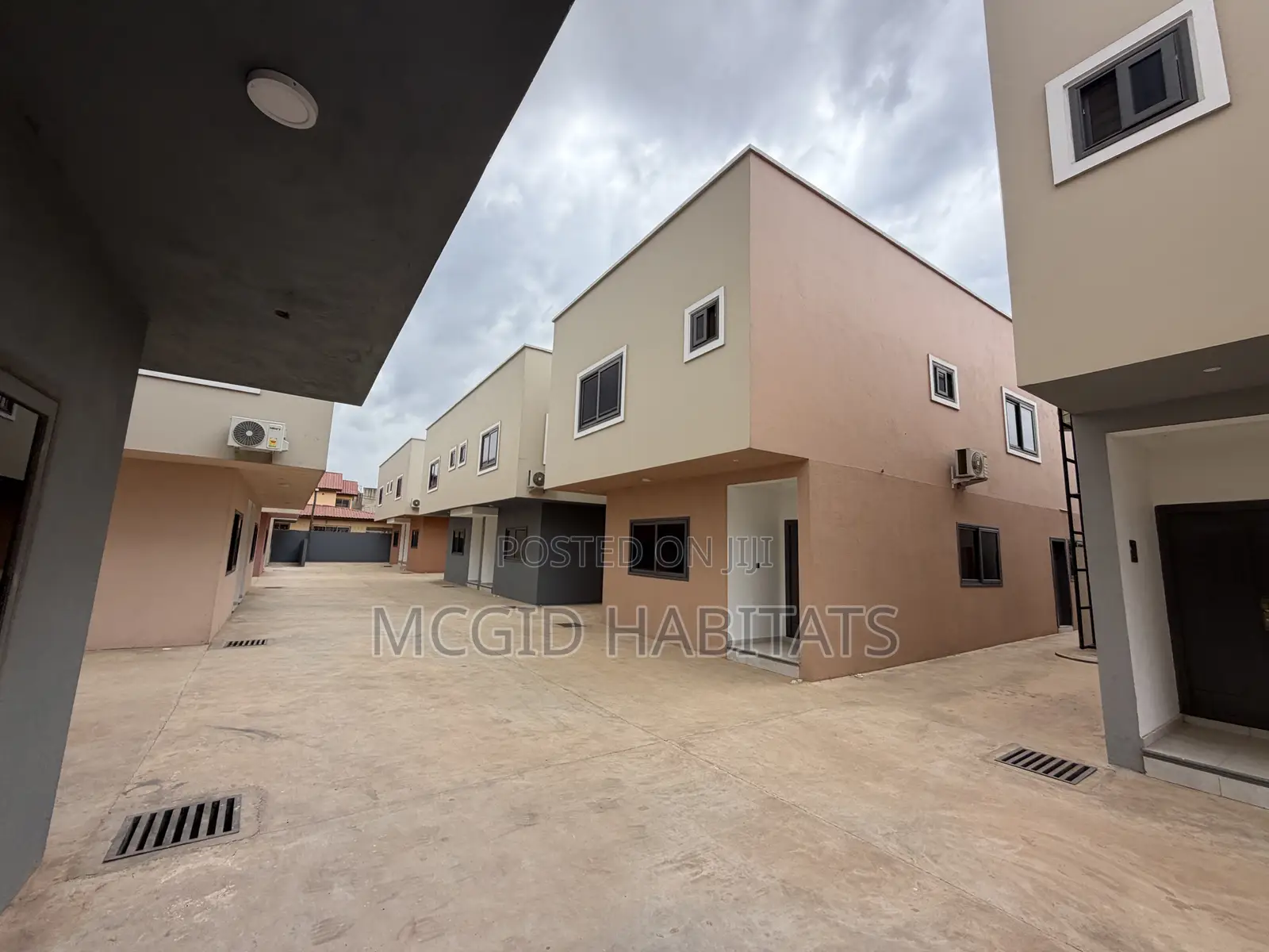 3bdrm Townhouse/Terrace in Adenta for sale in Adenta