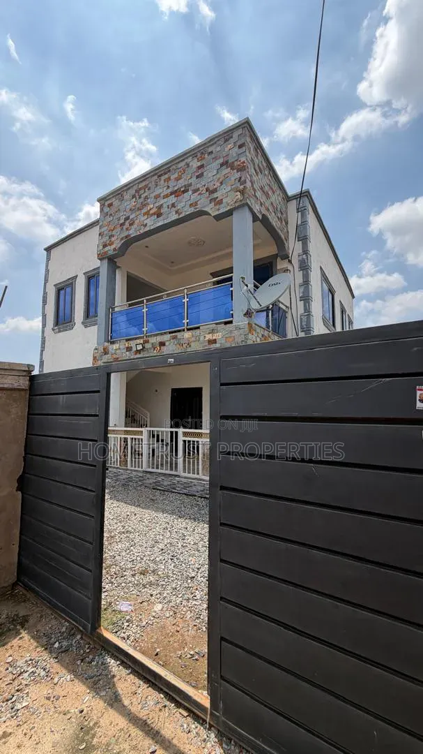 4bdrm Duplex in Amasaman Obeyieyie for sale in Amasaman