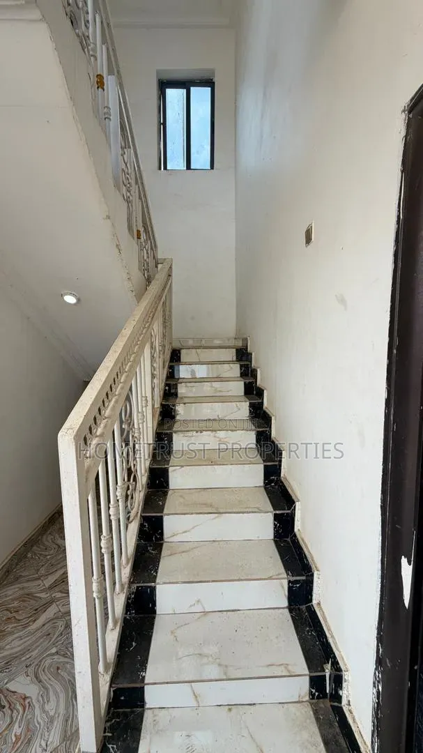 4bdrm Duplex in Amasaman Obeyieyie for sale in Amasaman