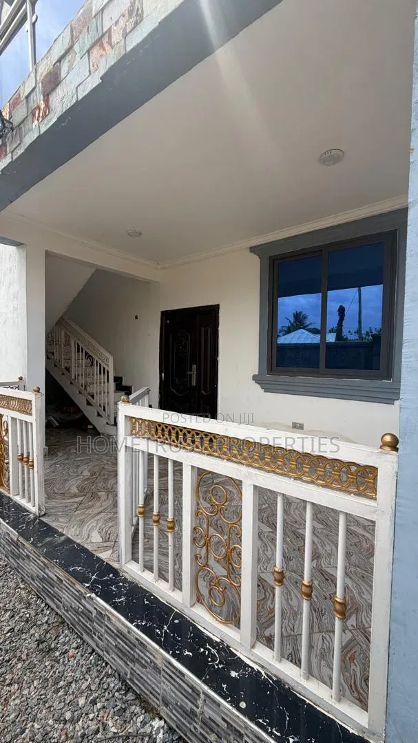 4bdrm Duplex in Amasaman Obeyieyie for sale in Amasaman