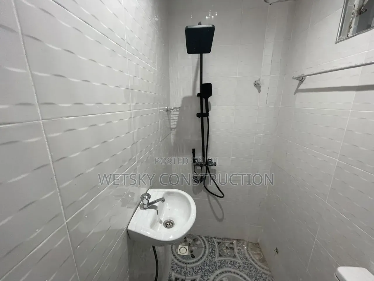 1bdrm Apartment in Awoshie Anyaa Deeper, Market for rent in Market