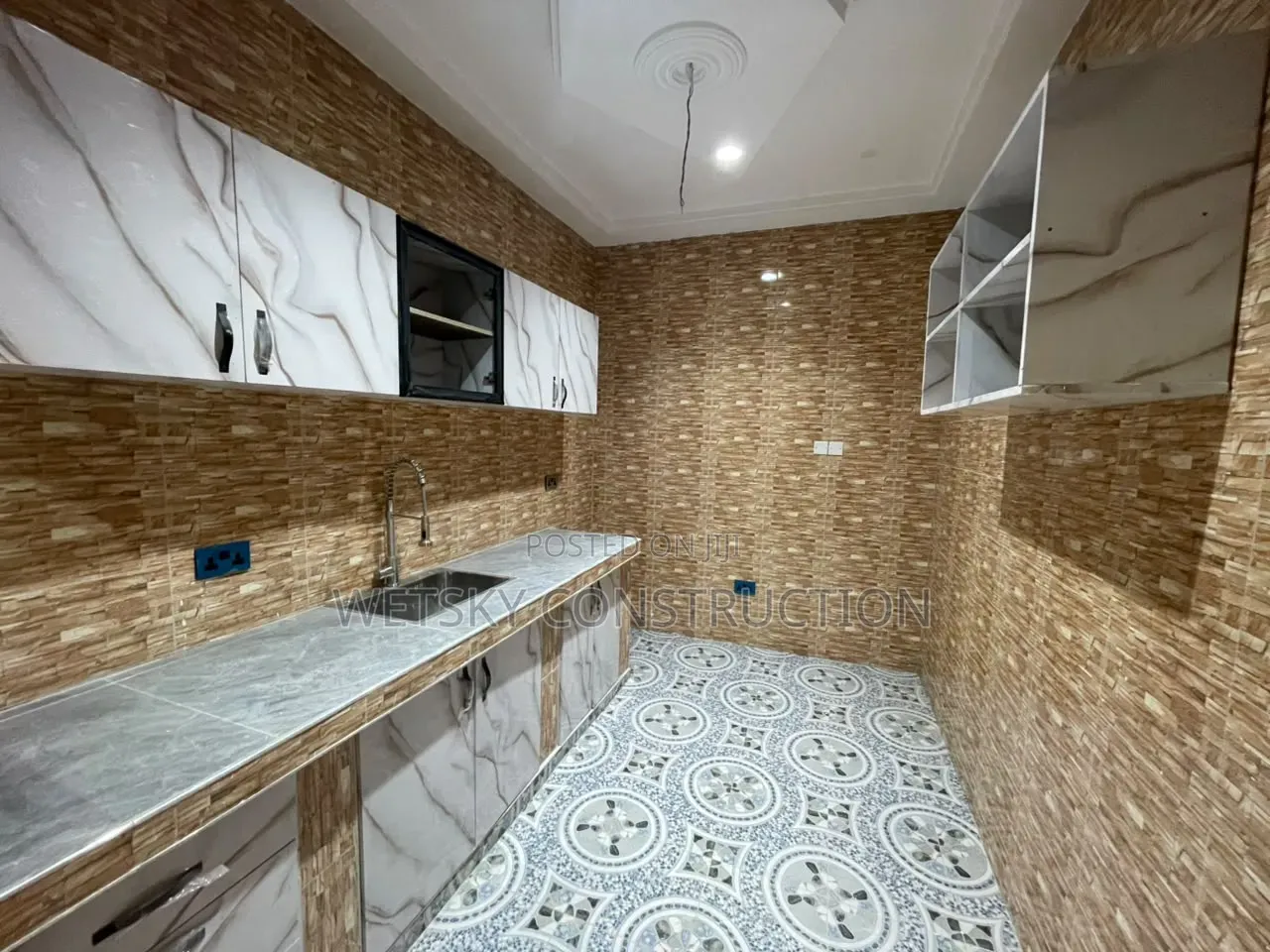 1bdrm Apartment in Awoshie Anyaa Deeper, Market for rent in Market
