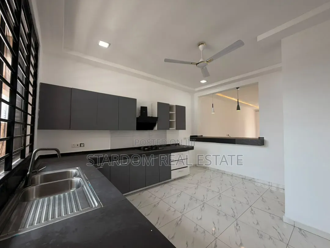2bdrm Townhouse / Terrace in East Legon Hills, Boundary Road Area in Boundary Road Area