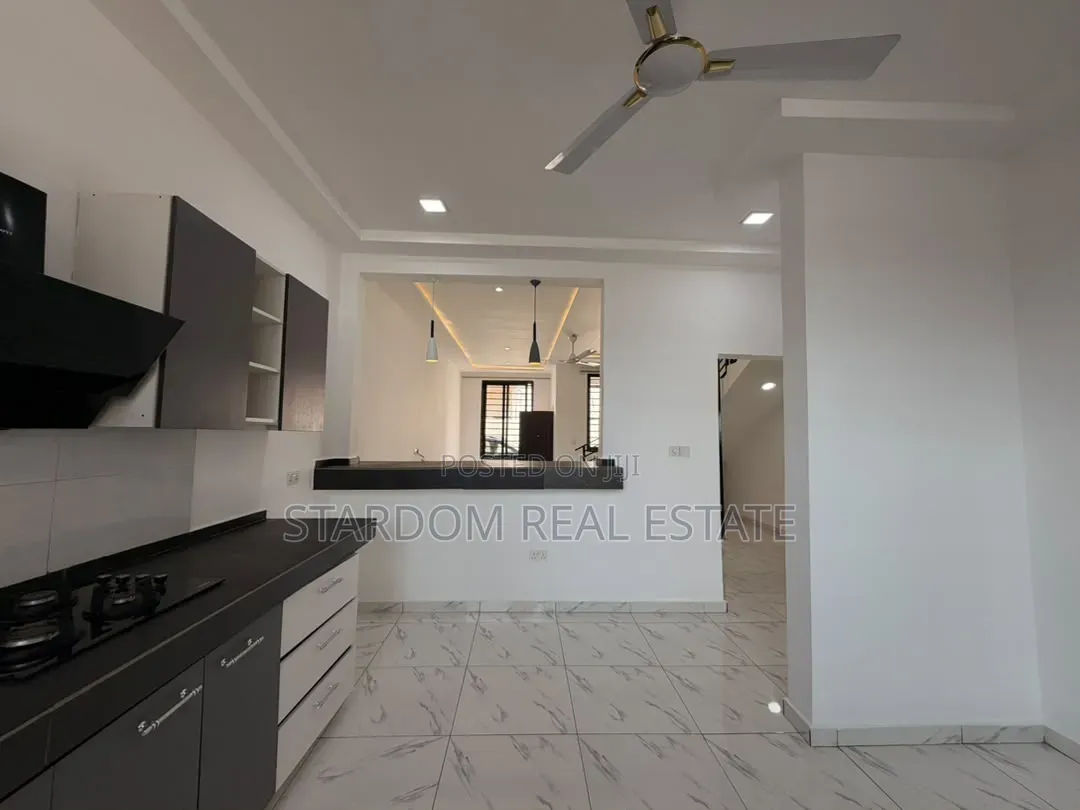 2bdrm Townhouse / Terrace in East Legon Hills, Boundary Road Area in Boundary Road Area