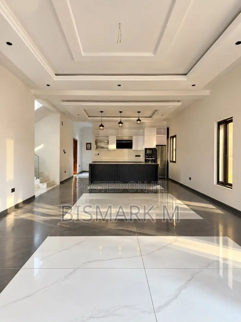 4bdrm House in Adenta for sale in Adenta