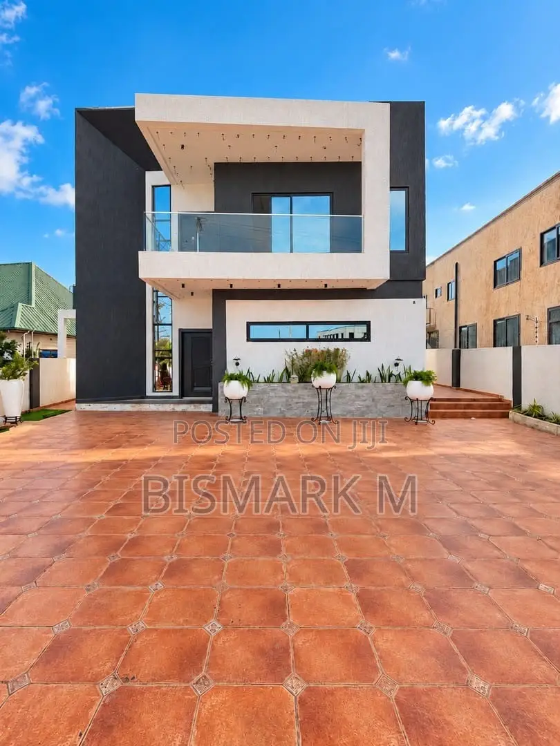 4bdrm House in Adenta for sale in Adenta