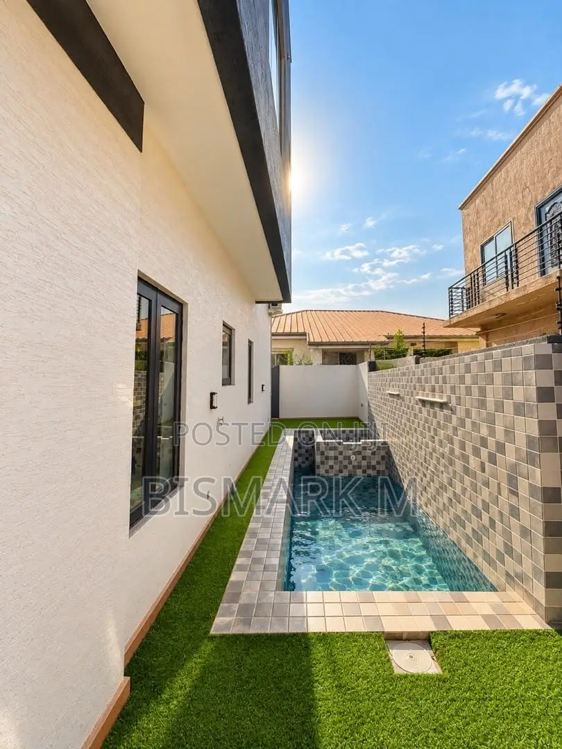4bdrm House in Adenta for sale in Adenta