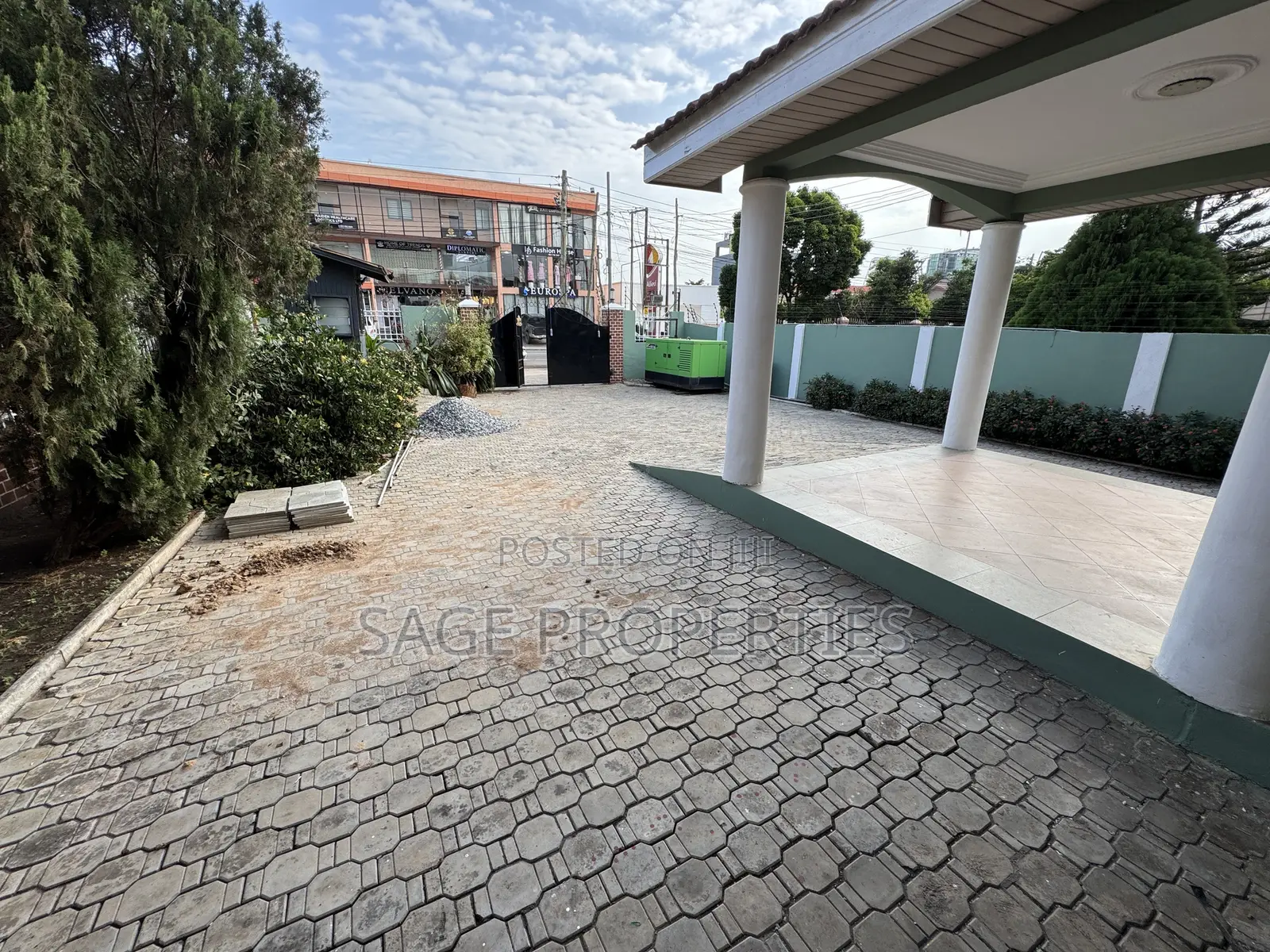 5bdrm Duplex in Boundary Road Area for rent in Boundary Road Area