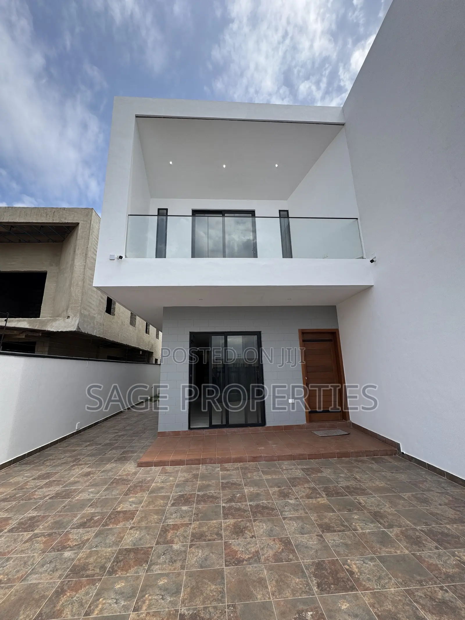 3bdrm Duplex in Manet Junction for sale in Manet Junction
