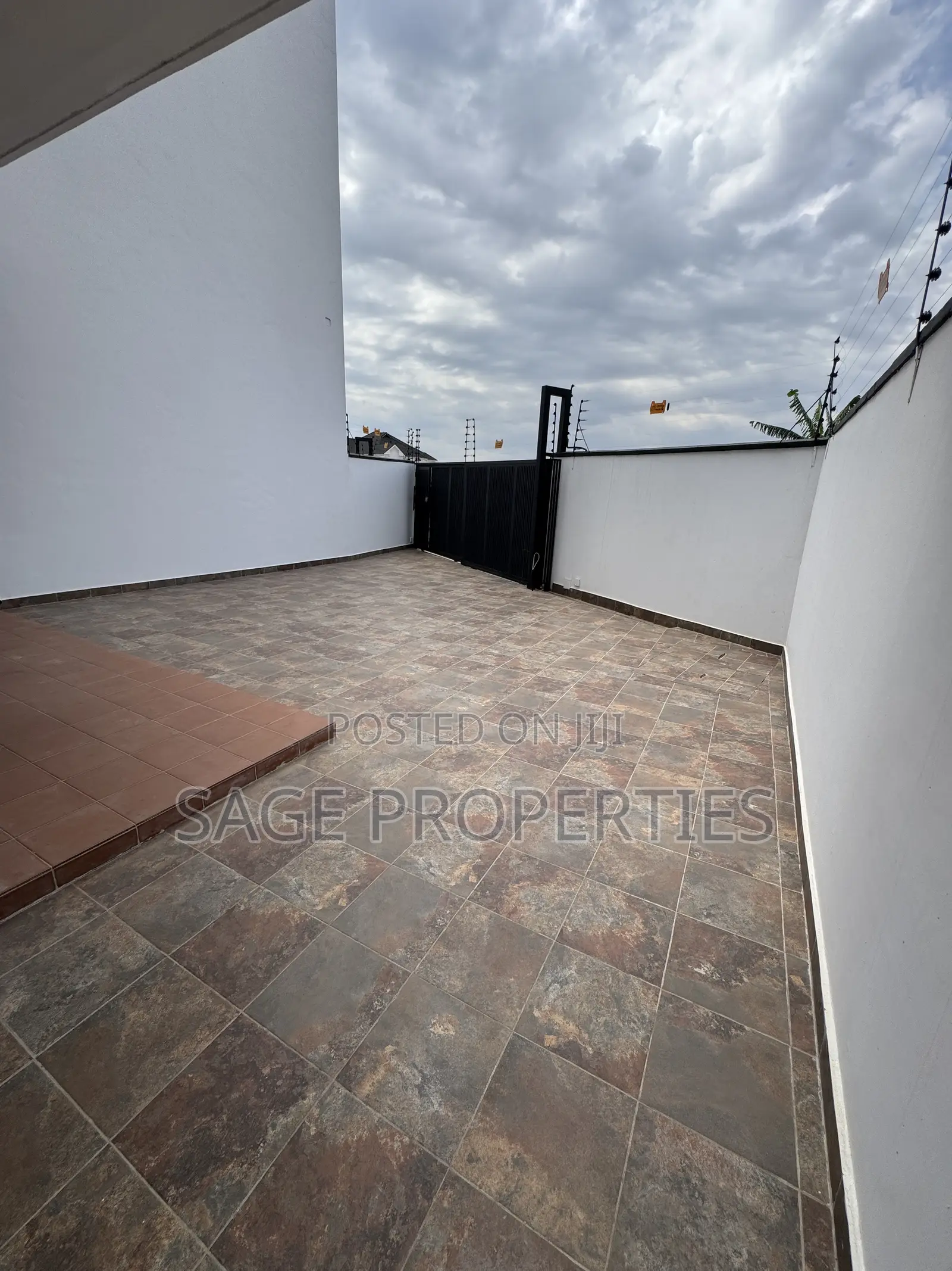 3bdrm Duplex in Manet Junction for sale in Manet Junction