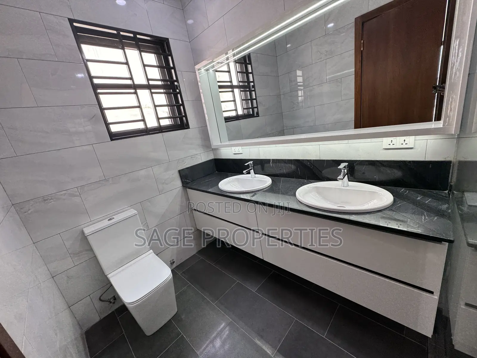 3bdrm Duplex in Manet Junction for sale in Manet Junction