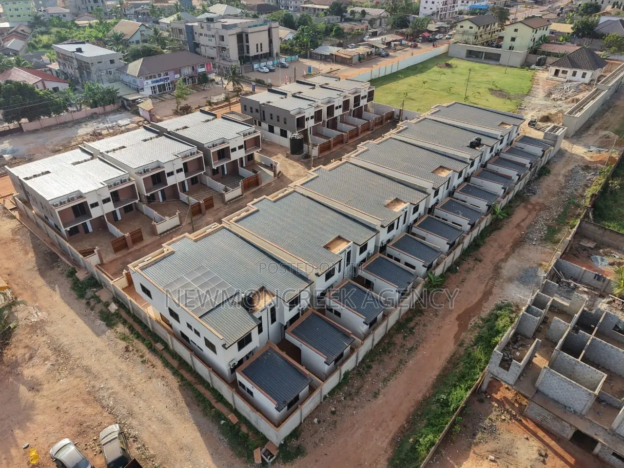3bdrm Duplex in Abokobi, Accra Metropolitan for sale in Accra Metropolitan
