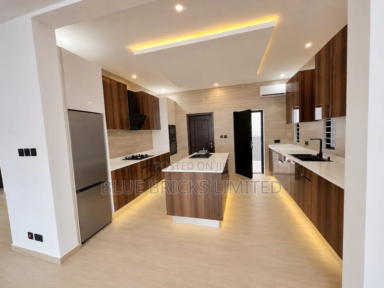 4bdrm House in Lakeside for sale in Lake Side Estate