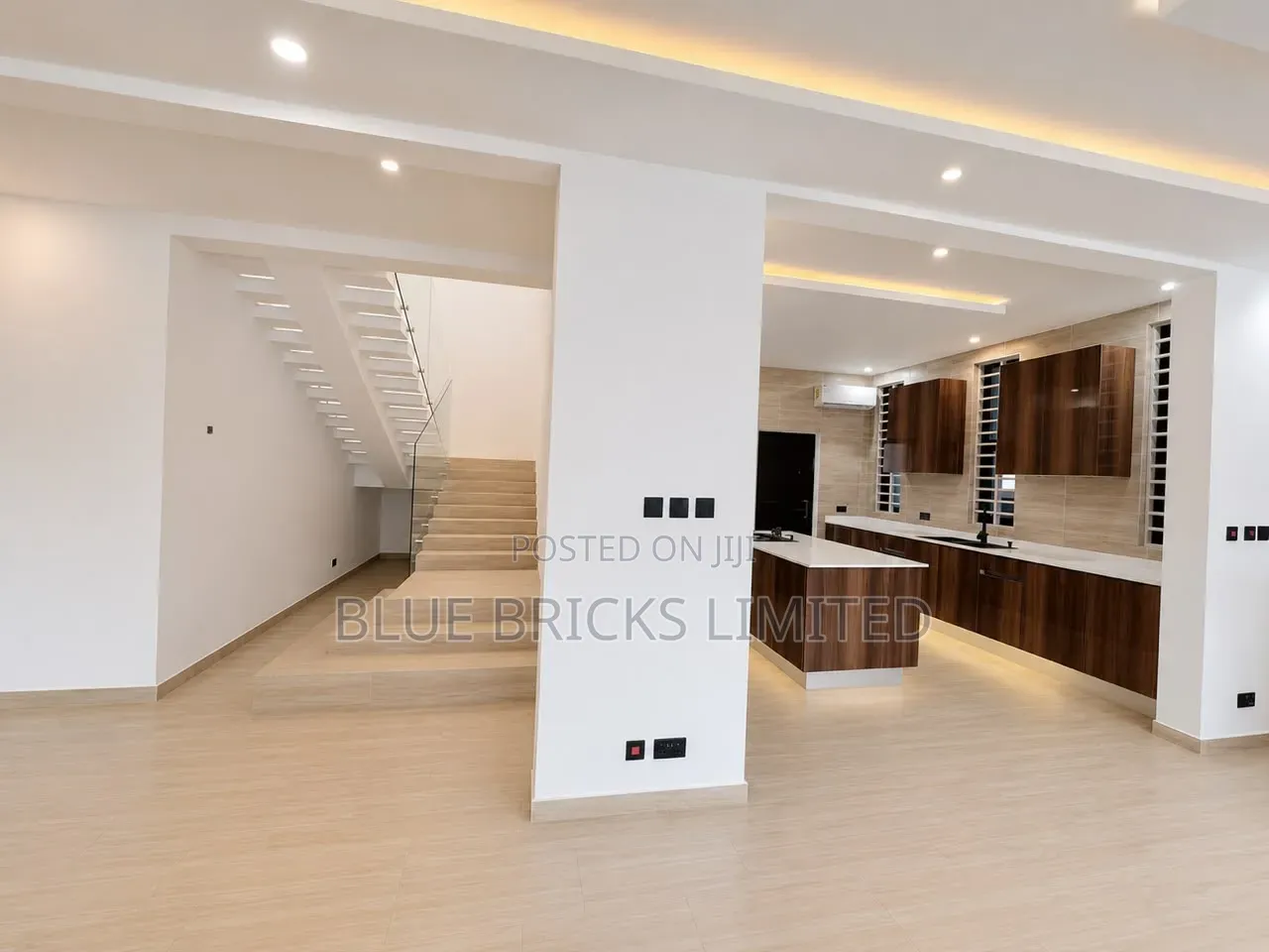 4bdrm House in Lakeside for sale in Lake Side Estate