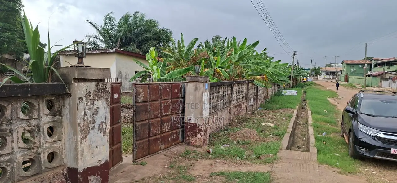 7 Plots of Land for Sale. 
Location- Dome Okoe/ Parakuo Estate. in Parakuo Estate
