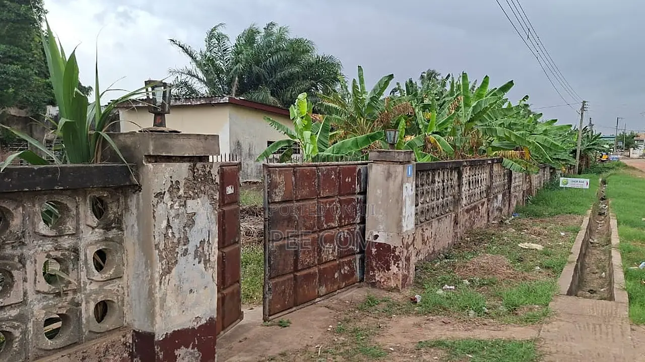 7 Plots of Land for Sale. 
Location- Dome Okoe/ Parakuo Estate. in Parakuo Estate