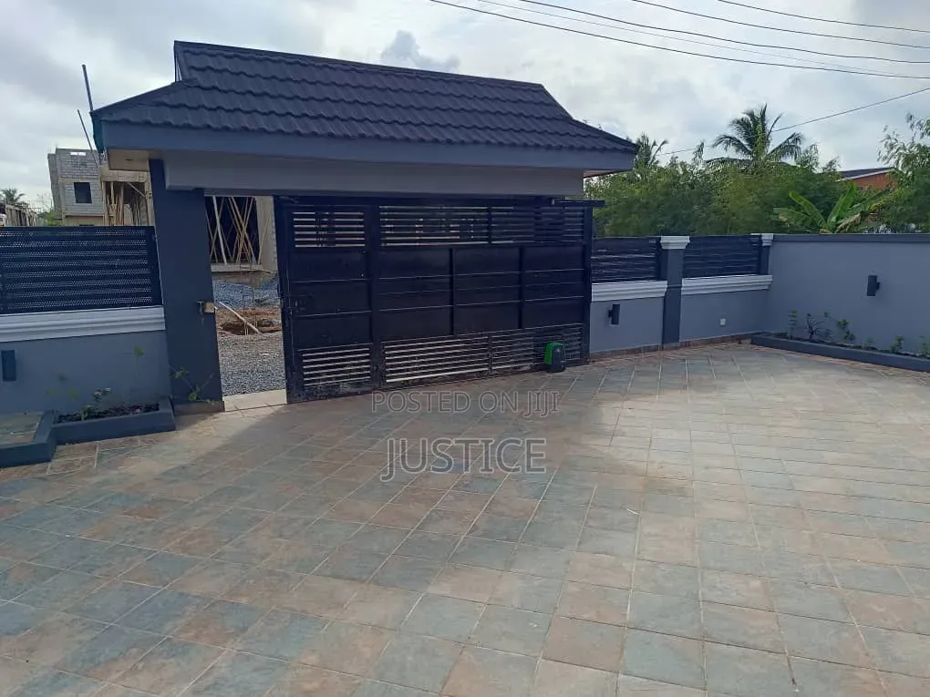 3bdrm Townhouse / Terrace in Tema Comm 12, Community 9 for rent in Community 9