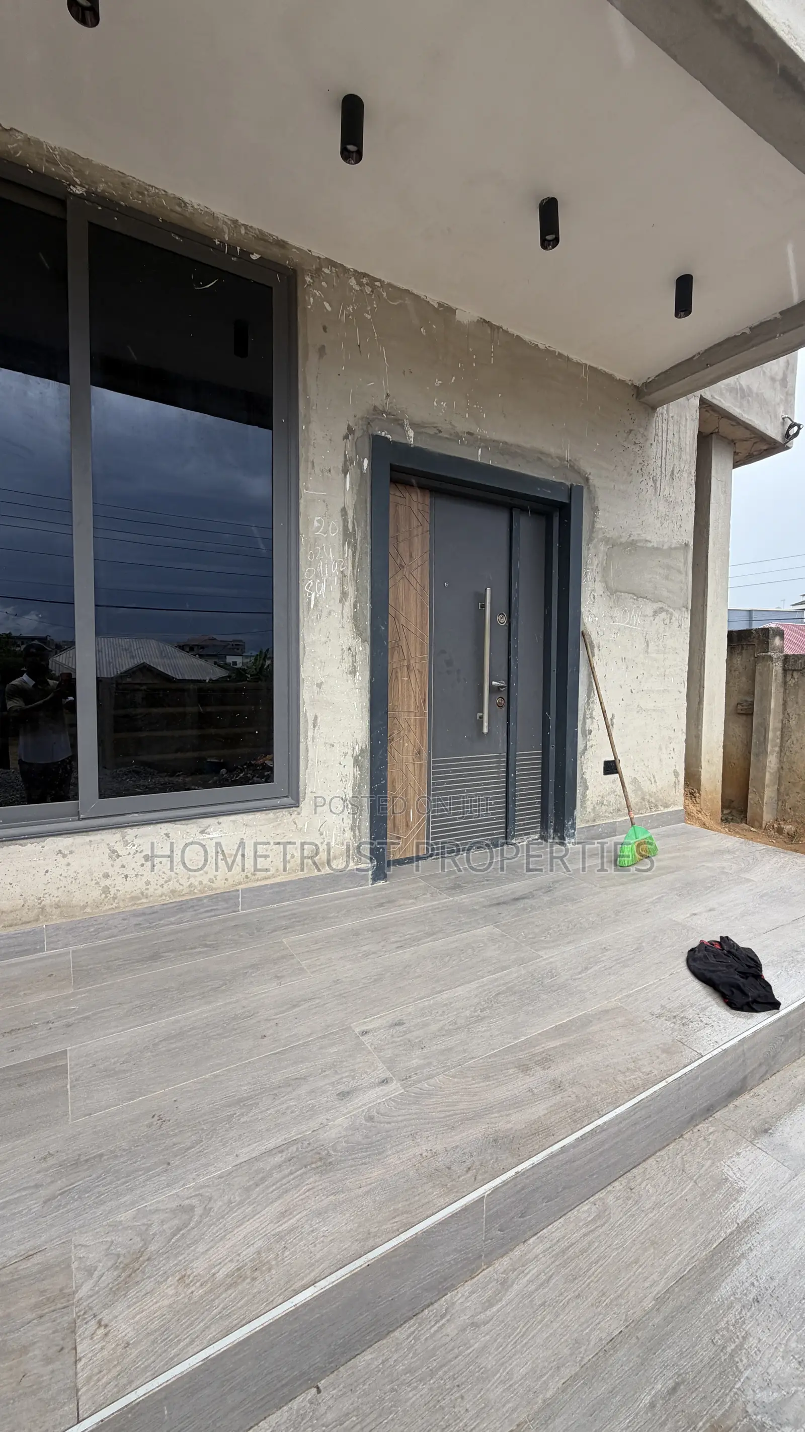 3bdrm Duplex in Kwabenya Franco for sale in Kwabenya