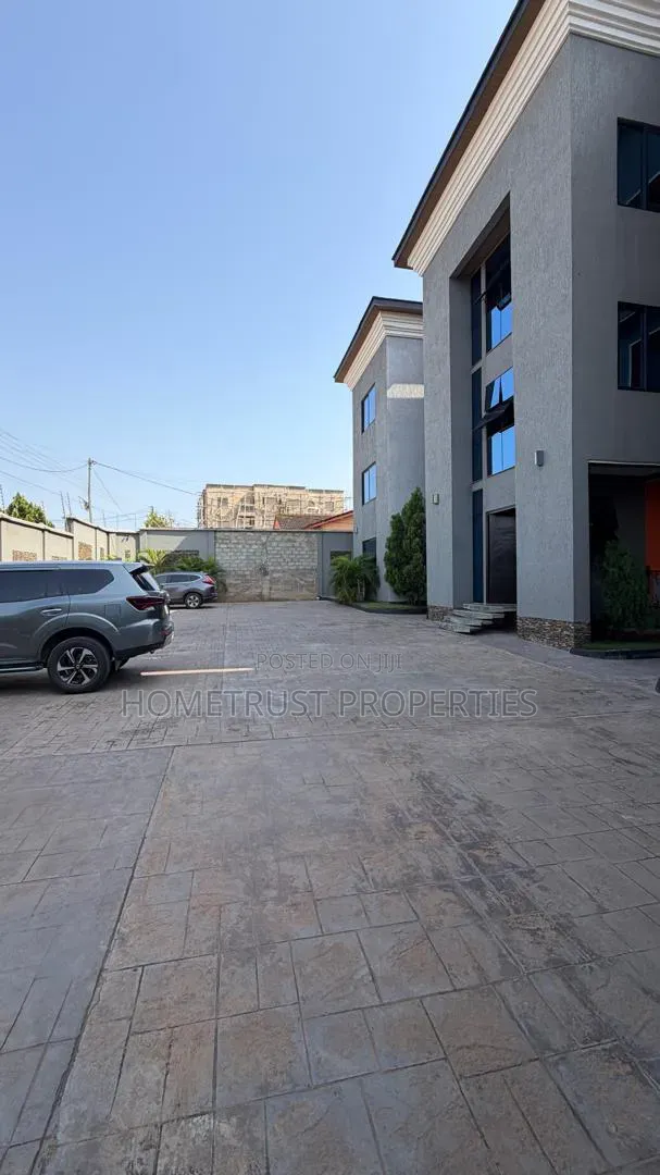 3bdrm Apartment in Achimota Tantra, Unity Closed for rent in Unity Closed