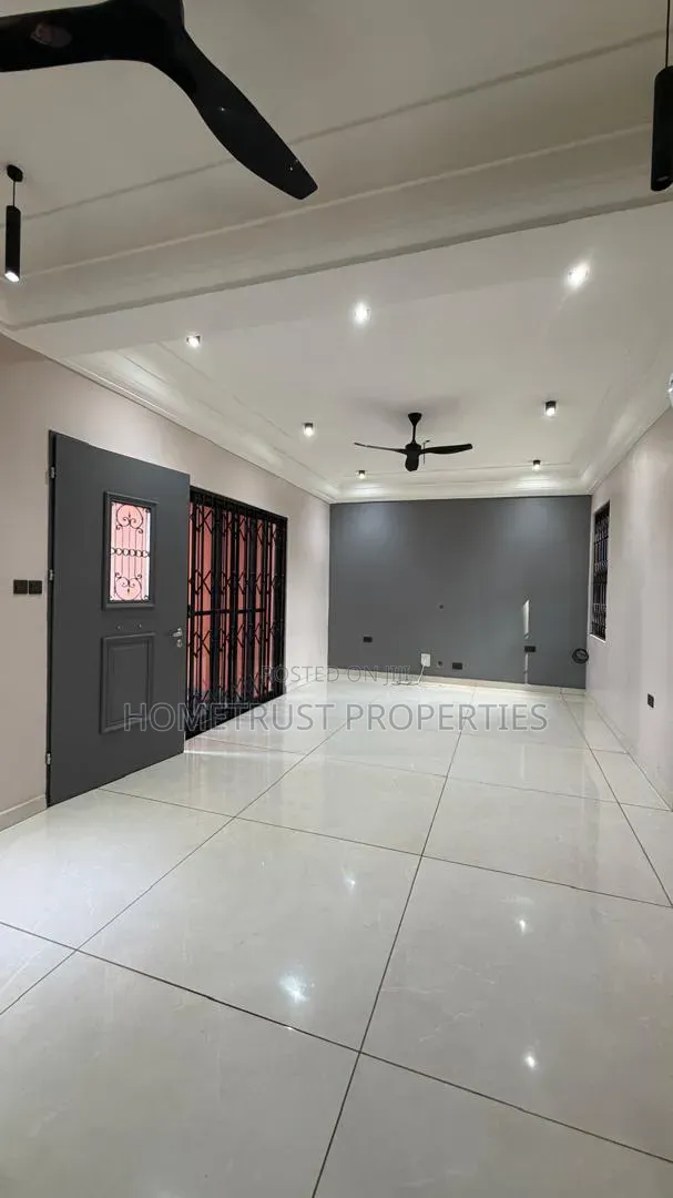 3bdrm Apartment in Achimota Tantra, Unity Closed for rent in Unity Closed