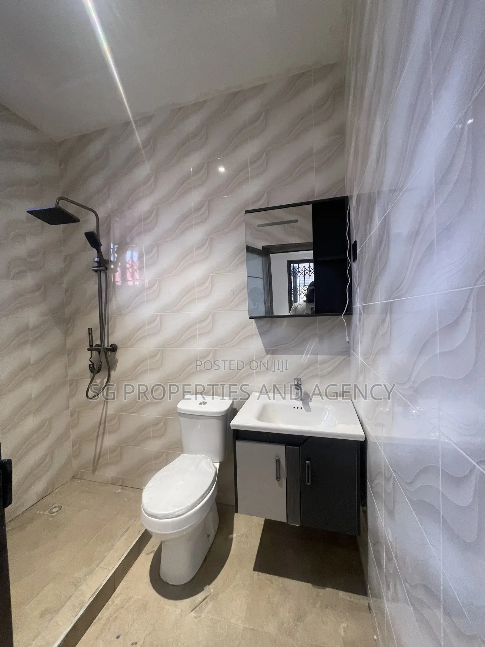 3bdrm Apartment in Lashibi, Sakumono for rent in Sakumono